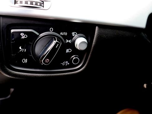 Used 2015 Audi A8 4.0T w/ Luxury Package image 12