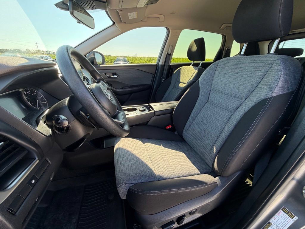 Used 2023 Nissan Rogue SV AWD/4WD image 11