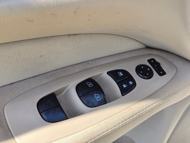 Used 2015 Nissan Pathfinder SV w/ Trailer Tow Package FWD image 14