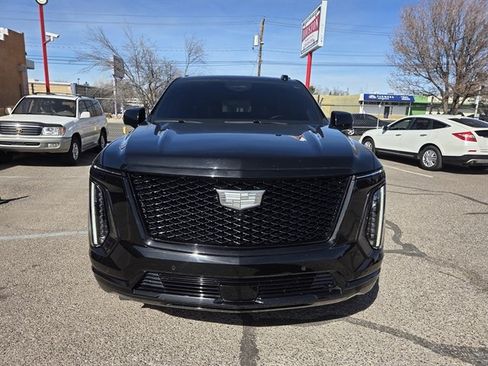 Used 2025 Cadillac Escalade Sport Platinum w/ LPO, ONYX Package image 4