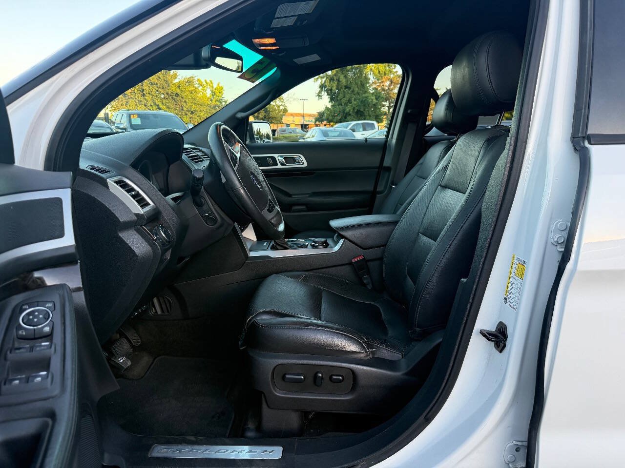Used 2015 Ford Explorer Limited w/ Equipment Group 302A AWD/4WD image 12