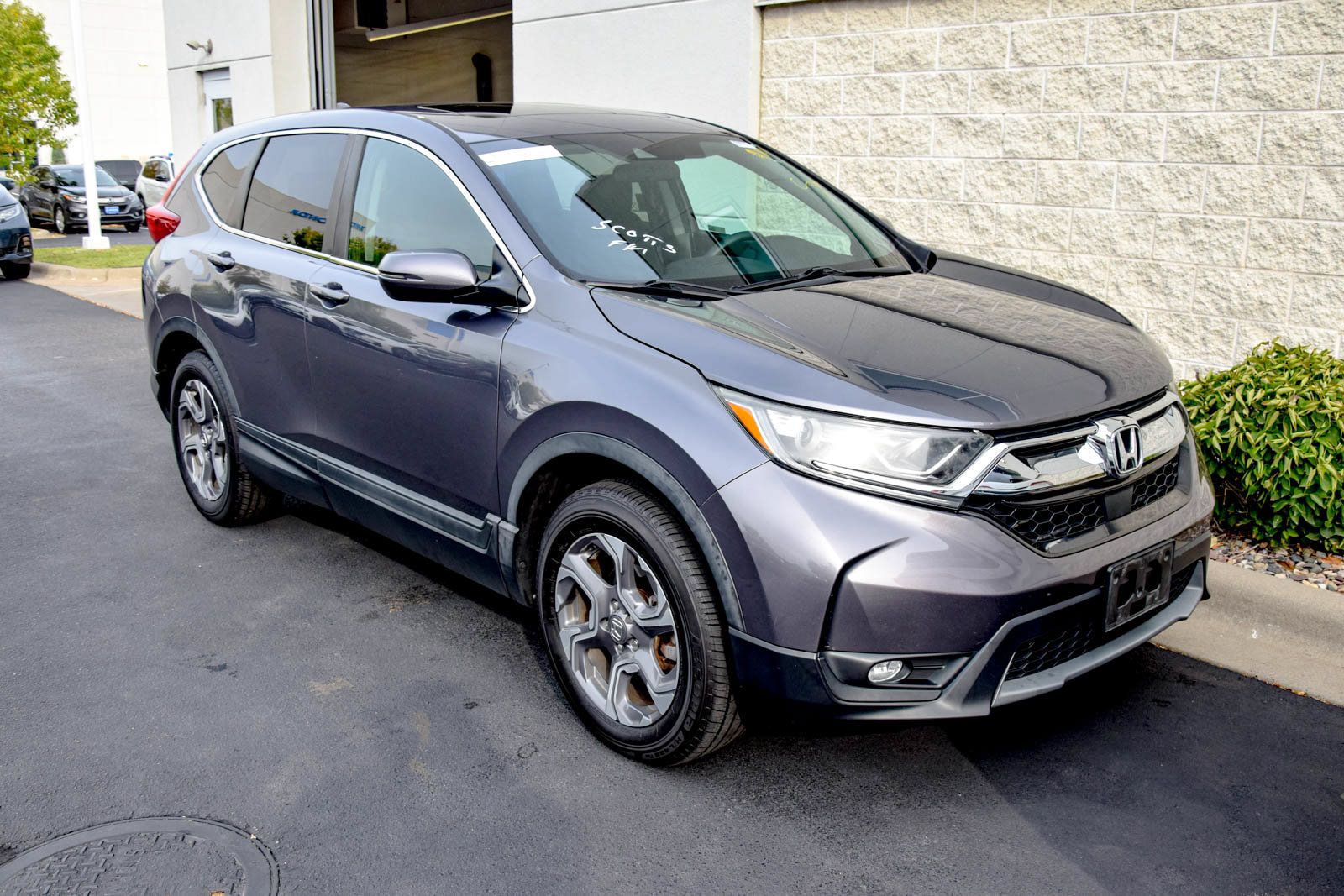 Used 2018 Honda CR-V EX image 4
