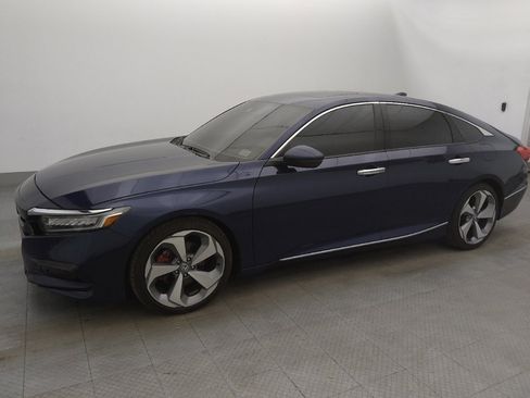 Used 2018 Honda Accord Touring image 2
