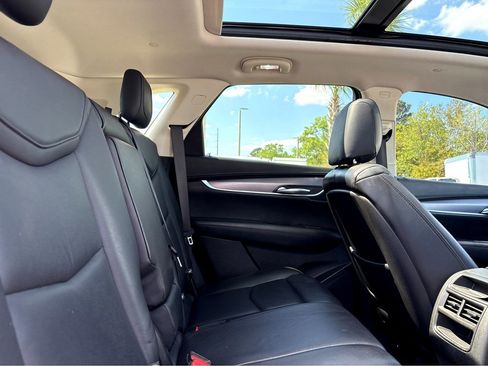 Used 2018 Cadillac XT5 Luxury w/ Driver Awareness Package image 11