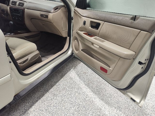 Used 2007 Ford Taurus SEL FWD image 21