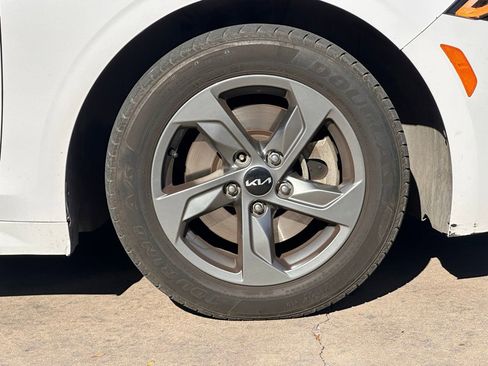 Used 2022 Kia K5 LXS image 9