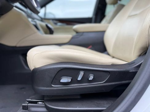 Used 2018 Cadillac XT5 Luxury w/ Driver Awareness Package AWD/4WD image 28