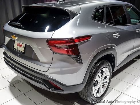 Used 2024 Chevrolet Trax LS w/ Driver Confidence Package image 11