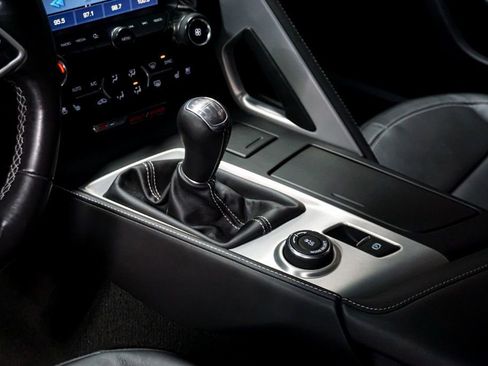 Used 2015 Chevrolet Corvette Z06 w/ 3LZ Preferred Equipment Group image 17