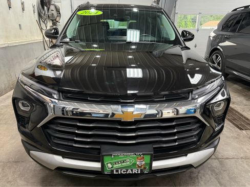 Used 2024 Chevrolet TrailBlazer LT w/ Convenience Package AWD/4WD image 2