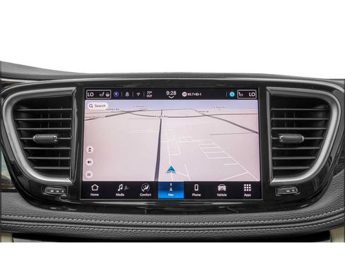 Used 2025 Chrysler Pacifica Limited FWD image 12
