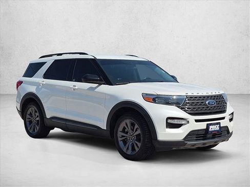 Used 2022 Ford Explorer XLT w/ Equipment Group 202A RWD image 3