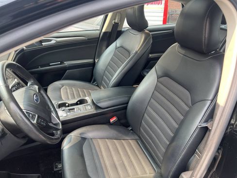 Used 2017 Ford Fusion SE w/ Equipment Group 601A FWD image 8