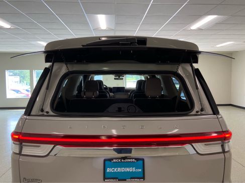 Used 2024 Lincoln Navigator L Reserve image 13