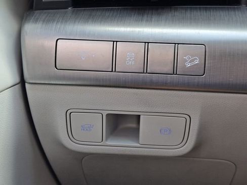 Used 2024 Hyundai Kona Limited FWD image 28
