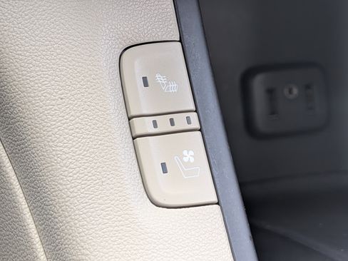 Used 2017 GMC Acadia Denali w/ Technology Package FWD image 37