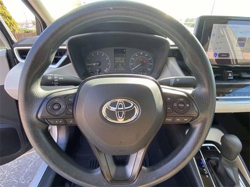 Used 2023 Toyota Corolla LE image 19