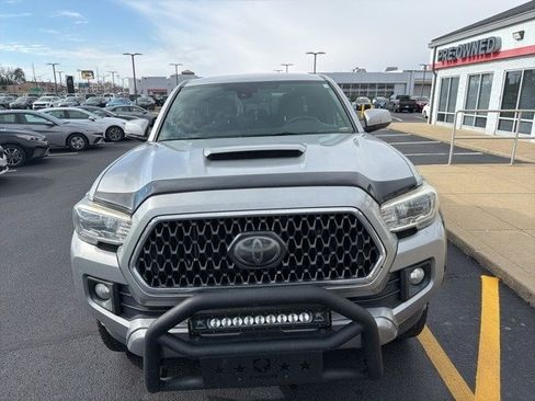 Used 2018 Toyota Tacoma TRD Sport image 4