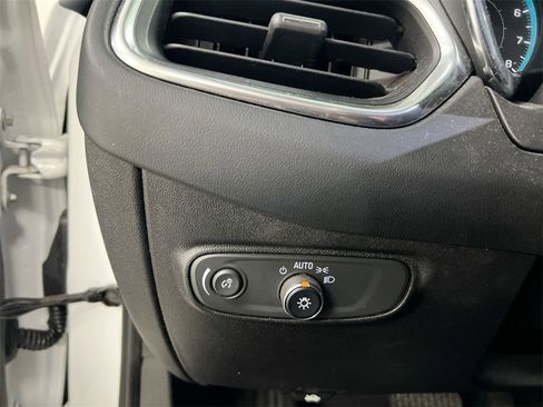 Used 2018 Chevrolet Equinox LS w/ LPO, Cargo Package image 17