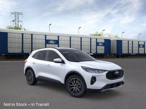 New 2026 Ford Escape SE w/ Class II Trailer Tow Package image 7