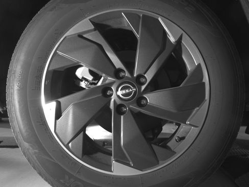 Used 2025 Nissan Rogue SV image 15