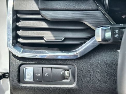 Certified 2026 GMC Acadia Elevation w/ Elevation Premium Package FWD image 17