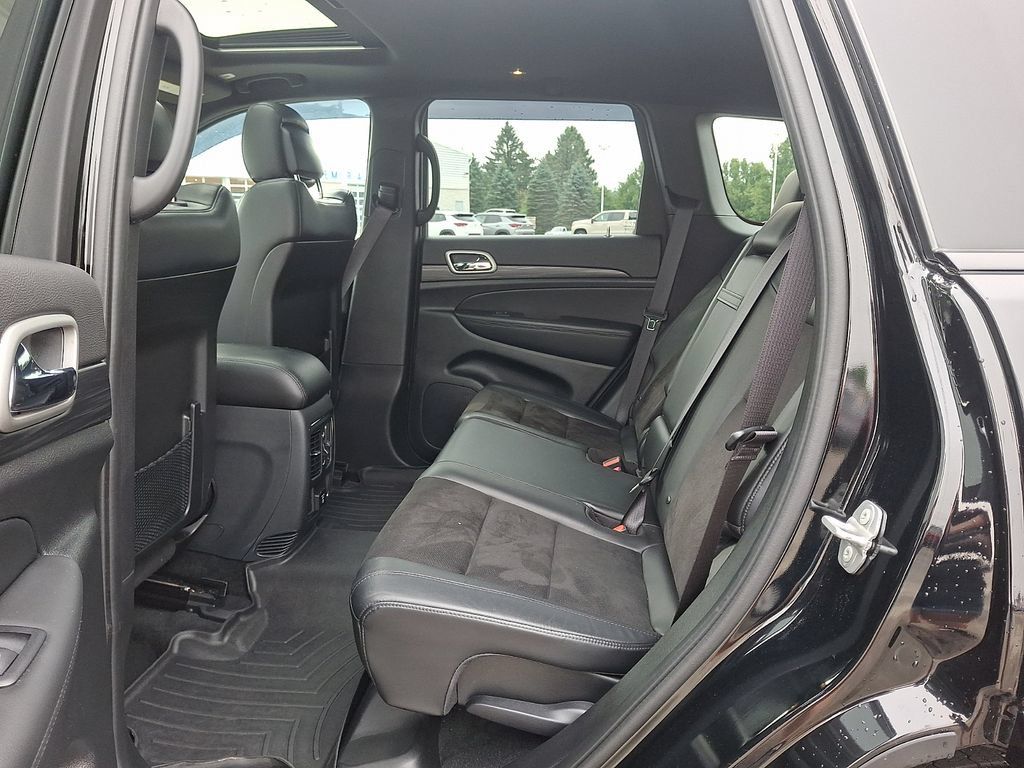 Used 2022 Jeep Grand Cherokee Laredo X AWD/4WD image 11