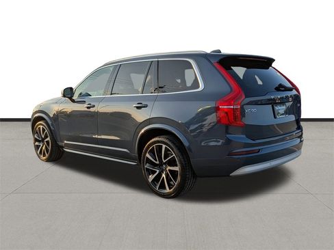Used 2022 Volvo XC90 T6 Momentum w/ Advanced Package image 7