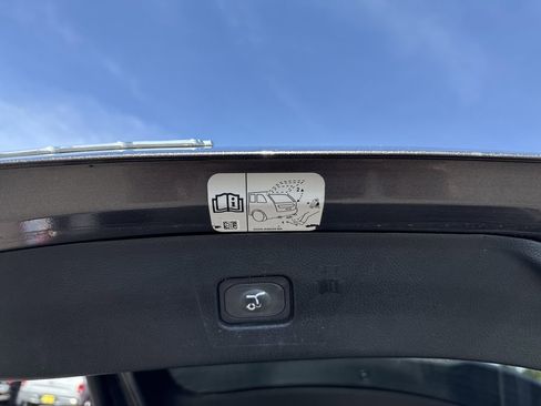 Used 2018 Ford Edge SEL w/ Equipment Group 201A AWD/4WD image 16