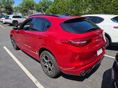 Used 2023 Alfa Romeo Stelvio Veloce AWD/4WD image 5