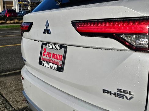 Used 2023 Mitsubishi Outlander SEL image 10