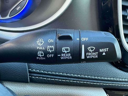 Used 2024 Chrysler Pacifica Touring-L image 20