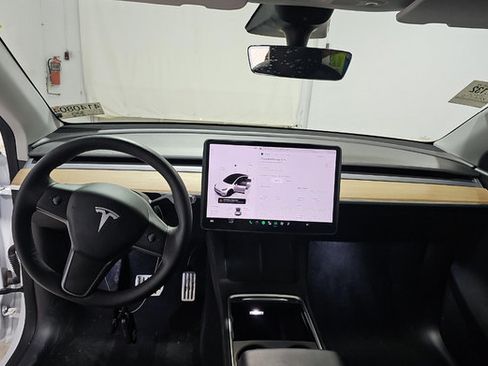 Used 2022 Tesla Model Y Performance AWD/4WD image 5