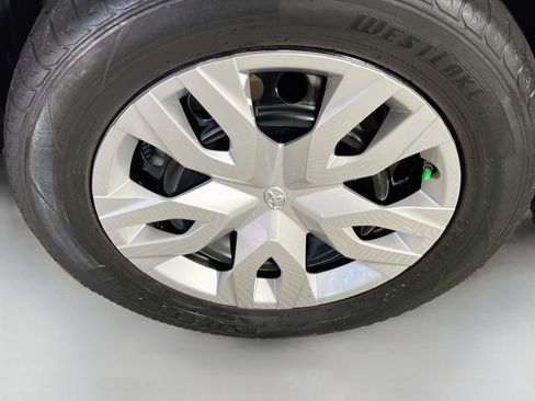 Used 2022 Toyota Corolla Cross L FWD image 14