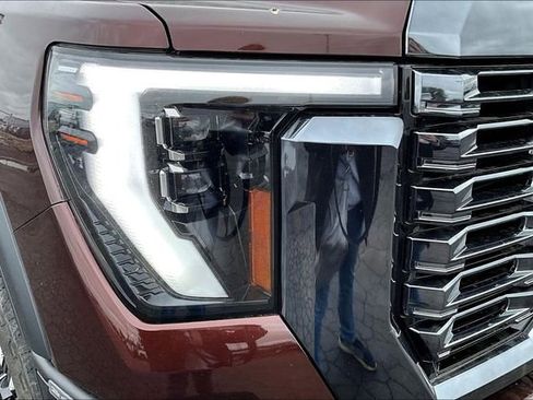 Used 2024 GMC Sierra 2500 Denali Ultimate AWD/4WD image 32