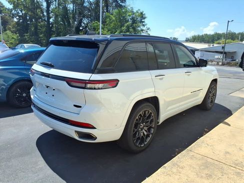 Used 2024 Jeep Grand Cherokee Summit AWD/4WD image 3