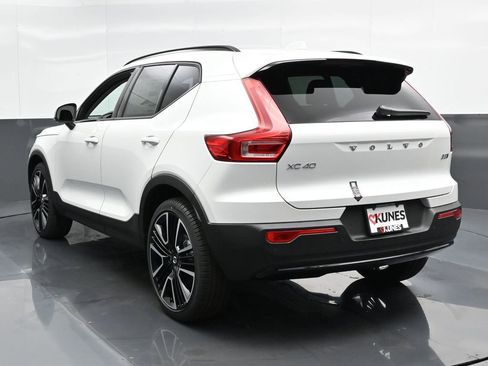 New 2025 Volvo XC40 B5 Plus w/ Climate Package AWD/4WD image 9