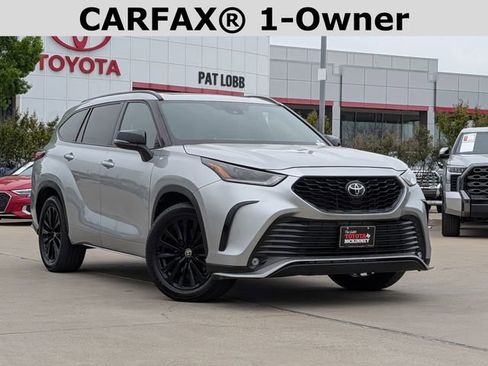 Used 2023 Toyota Highlander XSE image 2