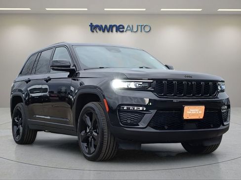 Used 2024 Jeep Grand Cherokee Limited w/ Luxury Tech Group II image 7