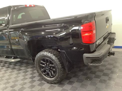 Used 2019 Chevrolet Silverado 2500 LT w/ Midnight Edition AWD/4WD image 3