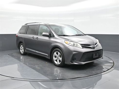 Used 2020 Toyota Sienna LE image 22