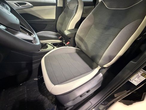 New 2026 Volkswagen Taos SE FWD image 23