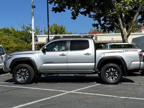 Used 2023 Toyota Tacoma TRD Off-Road w/ Technology Package AWD/4WD image 8
