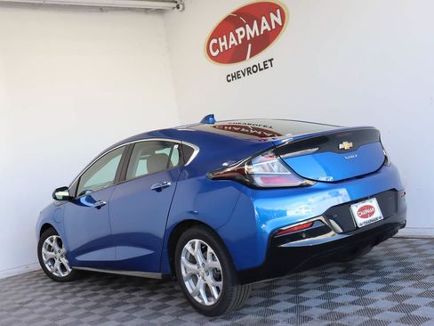 Used 2017 Chevrolet Volt Premier w/ Driver Confidence II Package FWD image 4