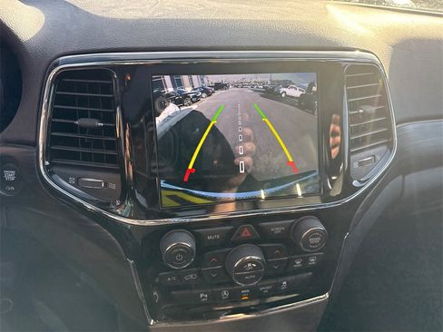 Used 2019 Jeep Grand Cherokee Altitude image 18