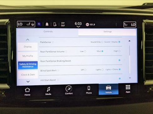Used 2023 Chrysler Pacifica Touring-L FWD image 30