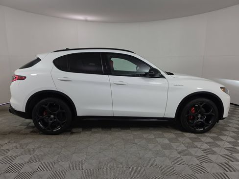 Used 2024 Alfa Romeo Stelvio Veloce AWD/4WD image 8