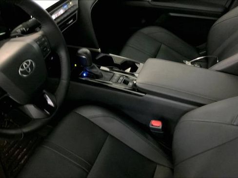 Used 2025 Toyota Camry XSE FWD image 8