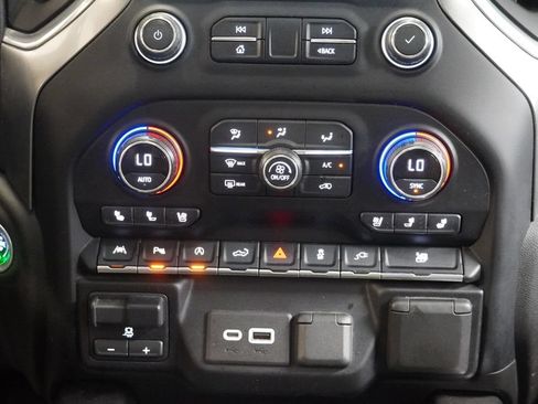 Used 2021 Chevrolet Silverado 1500 LTZ w/ Technology Package AWD/4WD image 22