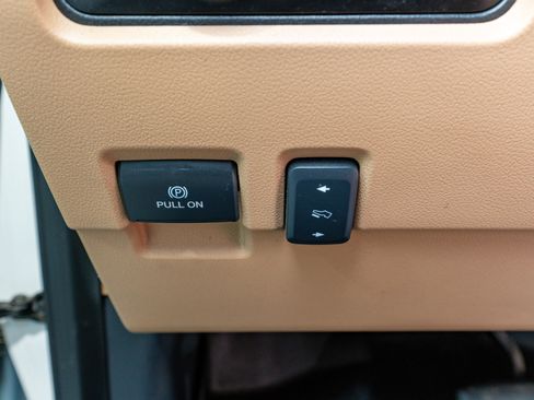 Used 2023 Ford F250 Lariat w/ Chrome Package image 38